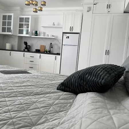 Waves 60 Infinity Apartment