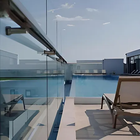 Waves 60 Infinity Apartment